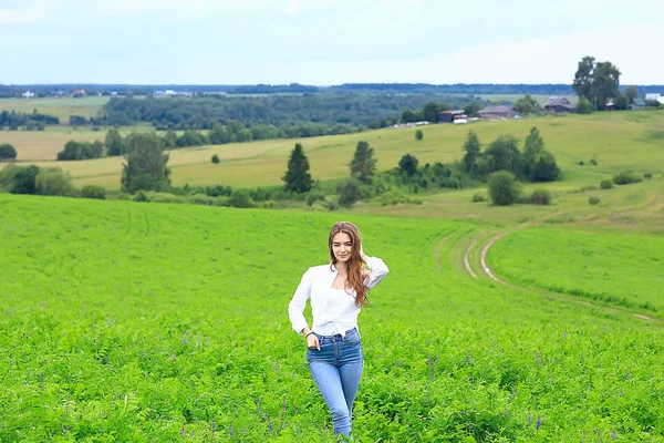 Outono Campo Menina Saúde Belo Modelo Jovem Paisagem Campo Verão — Fotografia de Stock