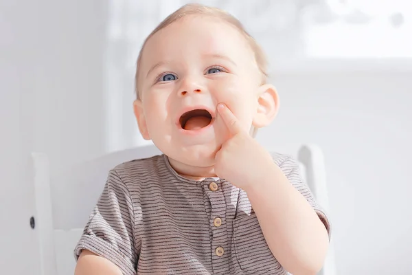 Vrolijke Gezonde Baby Glimlachen Portret Van Een Klein Kind Jongen — Stockfoto