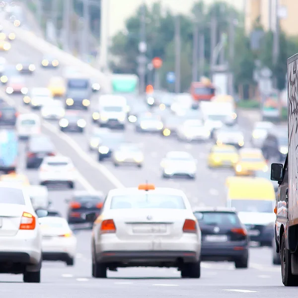 Tráfico Diurno Atasco Ciudad Los Coches Carretera Concepto Transporte Ciudad —  Fotos de Stock