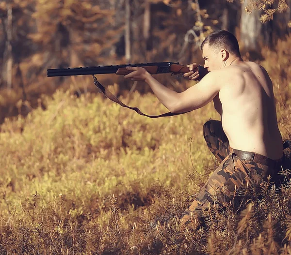 Hunting Man Hunter Gun Hunting Autumn Forest Yellow Trees Landscape — Stock Photo, Image