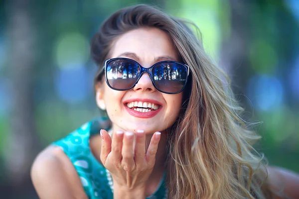 Blonde Summer City Park Walk Beautiful View Beautiful Young Woman — Stock Photo, Image