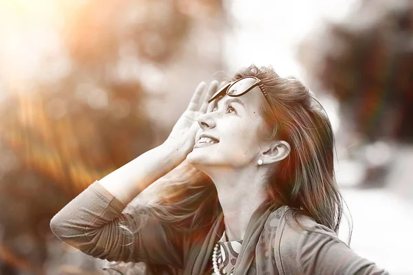Överraskning Flicka Solglasögon Vivid Bild Modell Överraskning Förförisk Ung Vuxen — Stockfoto