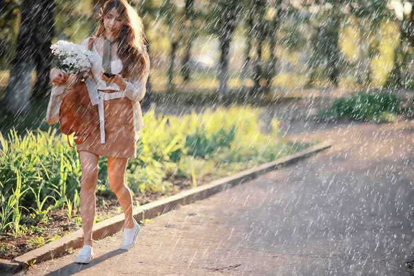 Sommarregn Romantik Flicka Lycka Väder Regn Sommar Humör Lycklig Glad — Stockfoto