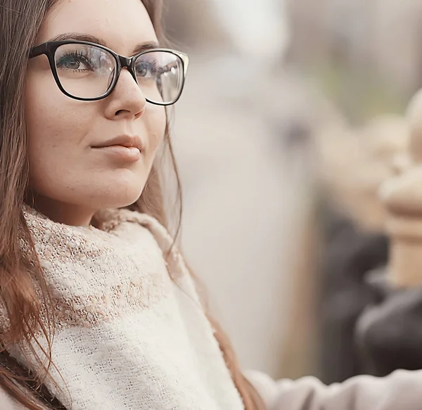 Höst Flicka Glasögon Höst Titta Flicka Genomskinliga Glasögon Syn — Stockfoto