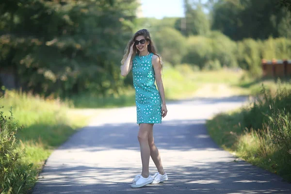 Sexy Blonde Walk Summer Park Urban Style Glamorous Young Woman — Stock Photo, Image