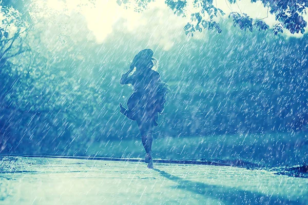 Deszcz Dziewczynka Kobieta Lato Nastrój Pogoda Radosny Szczęście Wesoły Wzór — Zdjęcie stockowe