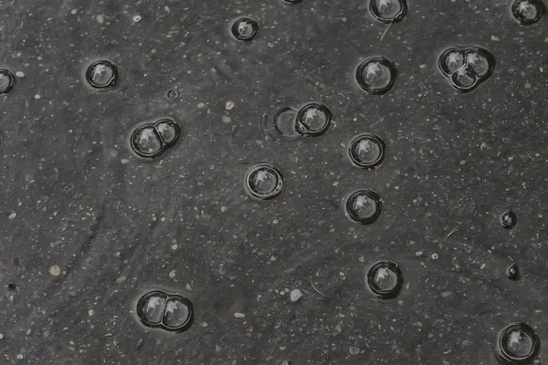 Fondo Charco Lluvia Círculos Gotas Charco Textura Con Burbujas Agua —  Fotos de Stock