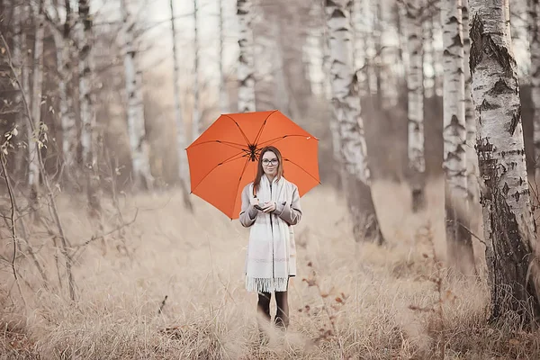 Jovem Mulher Guarda Chuva Outono Outono Look Moderno Modelo Com — Fotografia de Stock