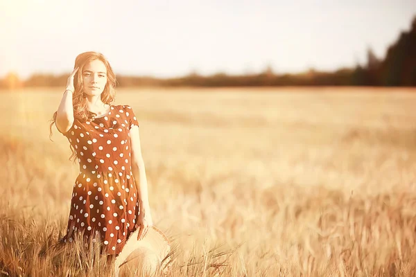 Ragazza Vestito Campo Grano Felice Estate Concetto Vacanza Modello Campo — Foto Stock