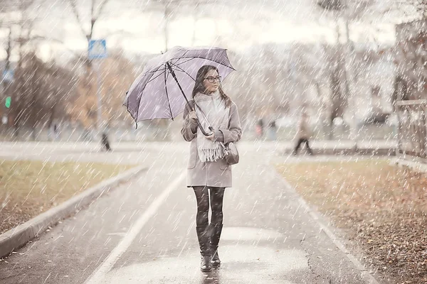 young woman umbrella autumn / autumn trendy look, model with umbrella, rainy cold weather