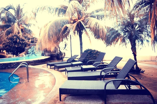 Hotel Chaise Lounges Zwembad Rust Het Tropische Hotel Comfortabele Rust — Stockfoto