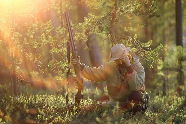 Homme Chasse Forêt Été Paysage Dans Forêt Chasseur Avec Fusil — Photo