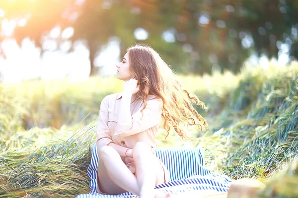 Young Happy European Model Summer Vacation Walk Nature Summer Landscape — Stock Photo, Image