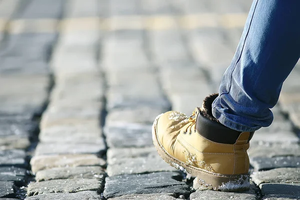 Человек Ботинке Тротуаре Пешеход — стоковое фото