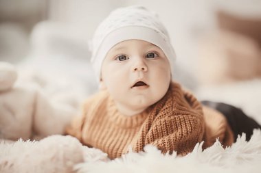 sıcak bir kazak çocuk çocuk çocuk çocuk / portre mevsimlik giysiler, bir çocuk, sonbahar portre sıcak örme kazak çocuk