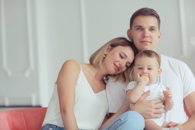 ciddi çocuk çocuk çocuk / stüdyoda küçük bir çocuğun portresi, küçük bir çocuğun yüzü