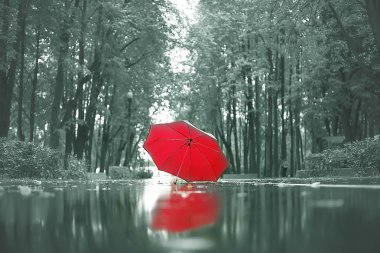 yağmur hava damla / ıslak hava kavramı, soyut damla ve su jetleri, sonbahar yağmur