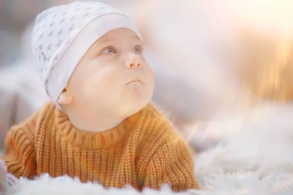 Dziecko Ciepłym Swetrze Chłopiec Portret Sezonowe Ubrania Ciepły Sweter Dzianiny — Zdjęcie stockowe