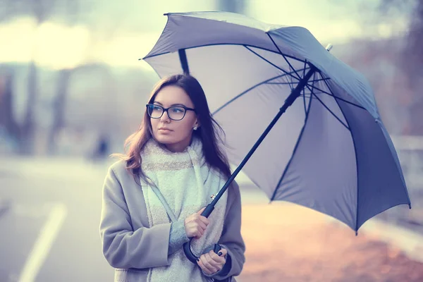 Lány Esernyő Város Városi Nézet Táj Modell Októberben — Stock Fotó