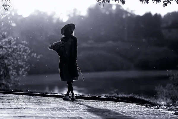 Romantique Fille Dans Chapeau Paille Vue Dos Fille Modèle Pose — Photo