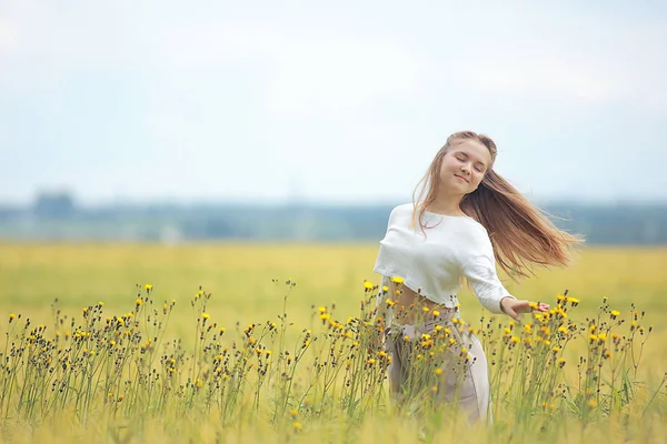 Joven Adulto Sexy Chica Campo Verano Concepto Felicidad Hermosa Mujer — Foto de Stock