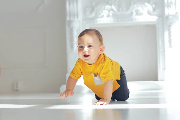 Kleinkind Hellen Atelier Kleiner Junge Säugling Schönes Gesundes Kind — Stockfoto