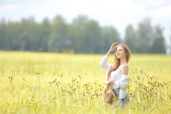 Jeune Adulte Fille Sexy Dans Domaine Concept Bonheur Été Belle — Photo