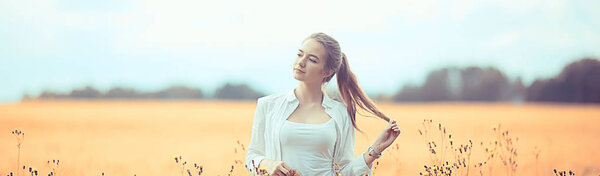 Autumn field girl health / beautiful young model, landscape in a summer field, cute happy model