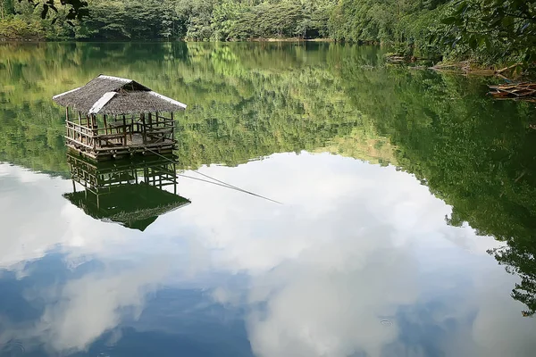 Paisagem Lago Ilhas Filipinas Lago Vulcão Tropical Com Uma Casa — Fotografia de Stock