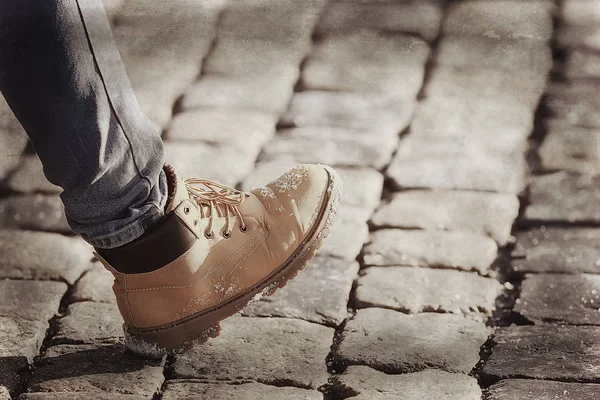 Mans Gyalog Cipő Egy Útburkoló Blokk Gyalogos — Stock Fotó