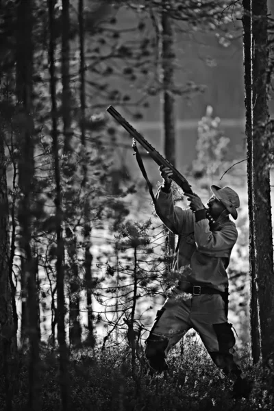 Homme Chasse Forêt Été Paysage Dans Forêt Chasseur Avec Fusil — Photo