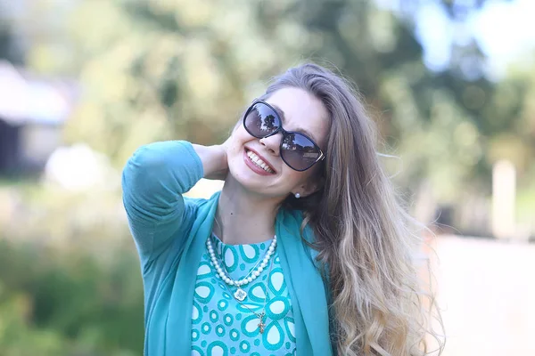 Alegre Rubia Gafas Sol Joven Hermosa Chica Gafas Sol Mujer — Foto de Stock