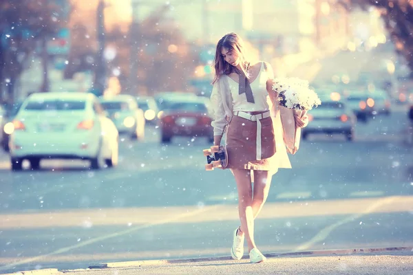 Poplar Fluff Girl Happiness Young Adult Girl Urban Landscape Happy — Stock Photo, Image