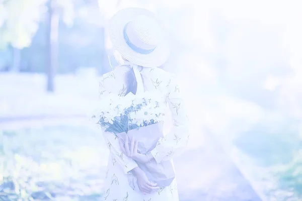 Romantique Fille Dans Chapeau Paille Vue Dos Fille Modèle Pose — Photo