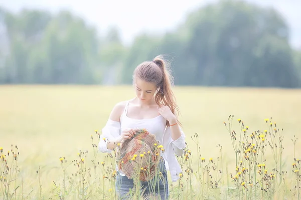 Girl Adult Field Hat Happiness European Landscape Girl Field Straw — Stock Photo, Image