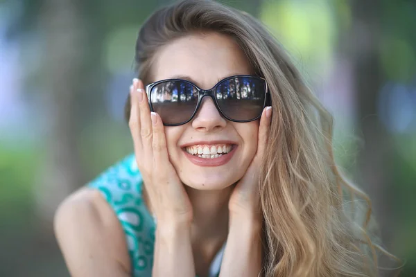 Cheerful Blonde Sunglasses Young Beautiful Girl Sunglasses Woman Summer Look — Stock Photo, Image