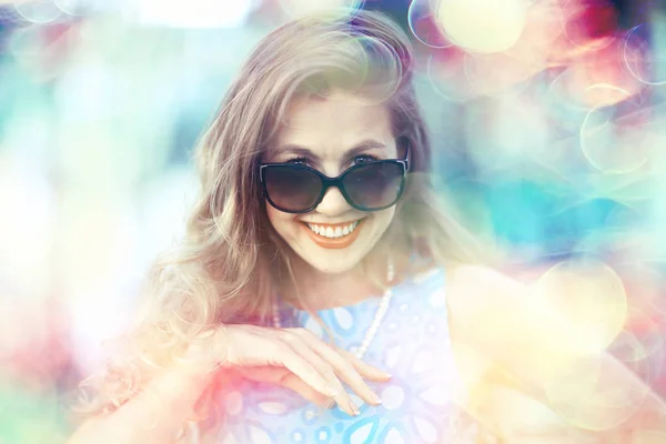 Alegre Rubia Gafas Sol Joven Hermosa Chica Gafas Sol Mujer — Foto de Stock