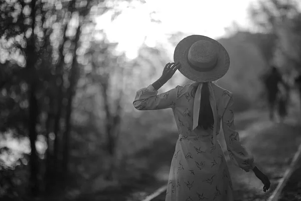 Vintage Foto Flicka Sepia Svartvitt Porträtt Vacker Ung Kvinna Lycka — Stockfoto