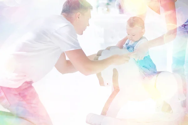 Barn Gungande Häst Liten Pojke Ridning Leksak Häst Gungstol Barnens — Stockfoto