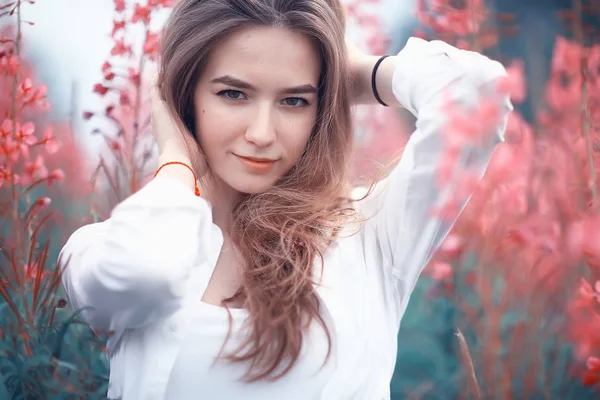 Natureza Outono Campo Moda Modelo Menina Paisagem Verão Campo Bonito — Fotografia de Stock