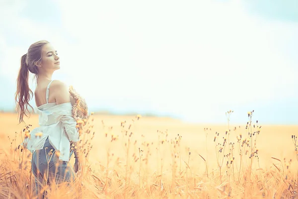 Autumn Field Girl Health Beautiful Young Model Landscape Summer Field — Stock Photo, Image