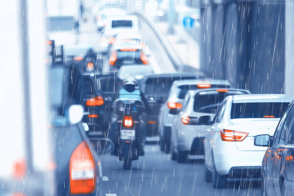 дождевые капли в городе на шоссе, авто стресс осень

