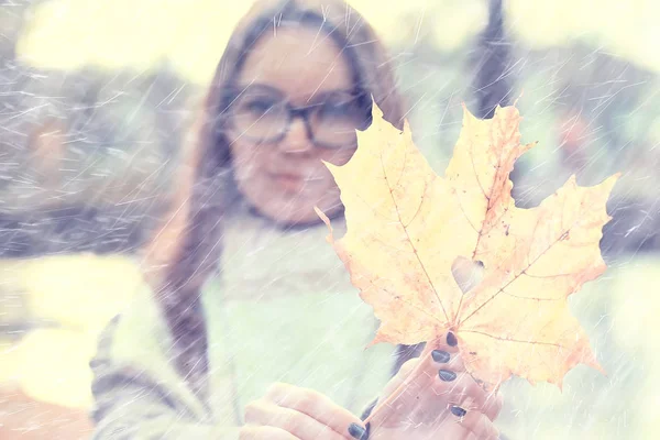 Herfst Blad Cadeau Maple Geel Hart Van Blad Concept Herfst — Stockfoto