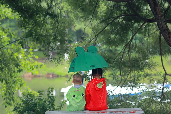 Brother Sister Umbrella Park Boy Girl Autumn Park Walk Woods — Stock Photo, Image