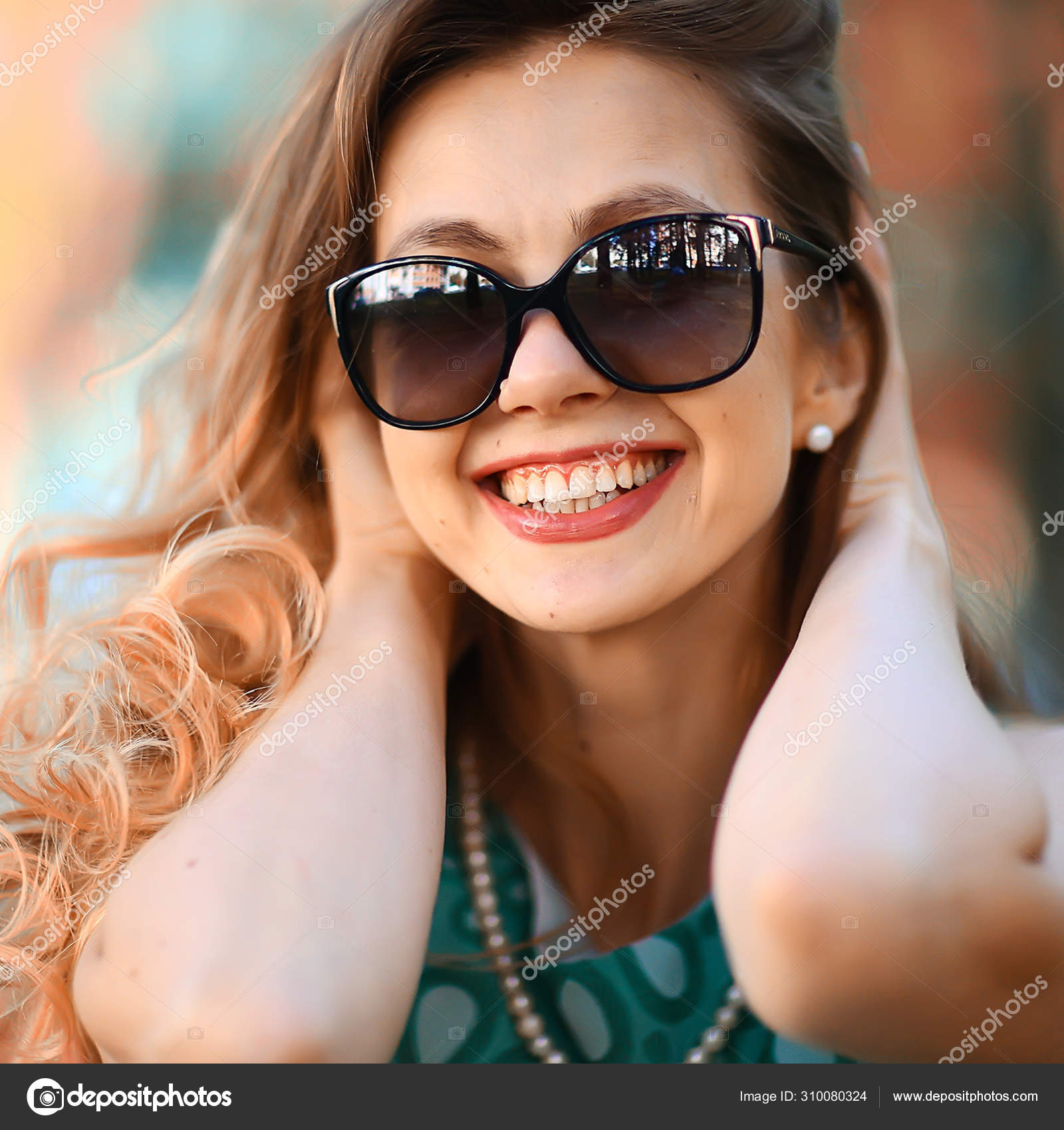 Alegre Rubia Gafas Sol Joven Hermosa Chica Gafas Sol Mujer