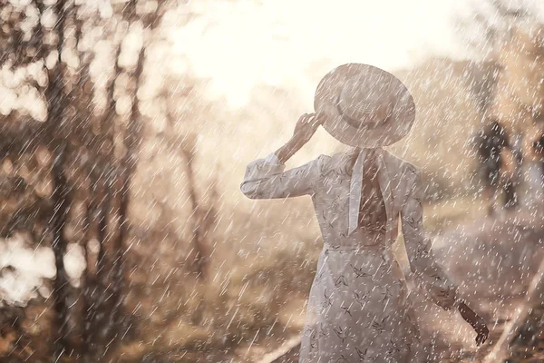 Été Pluie Romance Fille Bonheur Météo Pluie Humeur Été Heureux — Photo