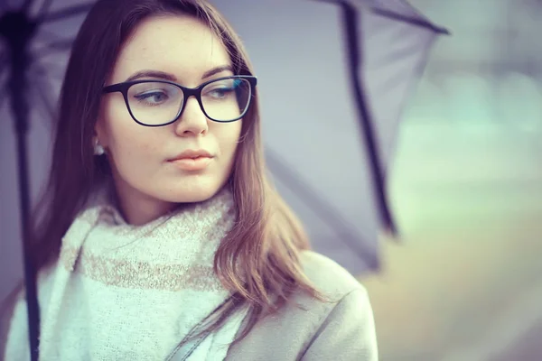 Höst Flicka Glasögon Höst Titta Flicka Genomskinliga Glasögon Syn — Stockfoto