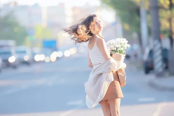 Wind Lange Haare Sommer Mädchen Porträt Freiheit Glück Unabhängigkeit Touristenreisen — Stockfoto