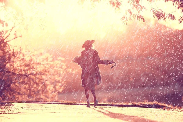 Letní Déšť Romantická Dívka Štěstí Meteorologický Déšť Letní Nálada Šťastná — Stock fotografie