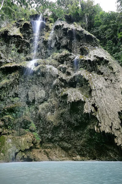 Cascada Ungle Filipinas Caídas Río Rocas Cascada Islas Filipinas Turismo — Foto de Stock